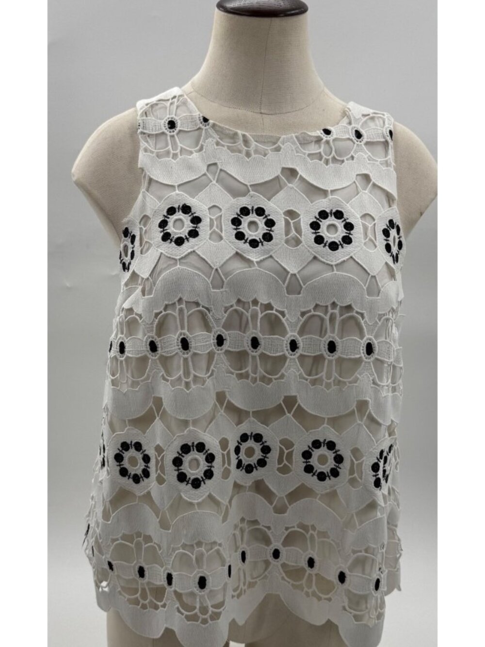 HD In Paris White & Black Floral Cutout Sleeveless Top XSP Polyester
